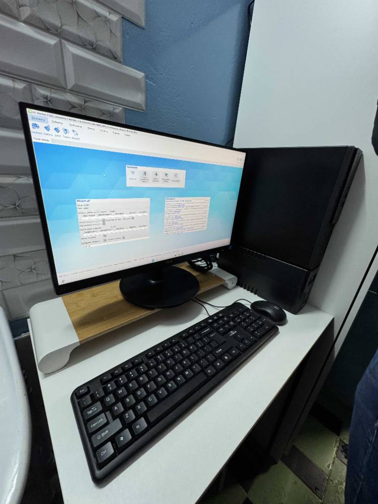 Klasyczne stanowisko PC z systemem sprzedaży
