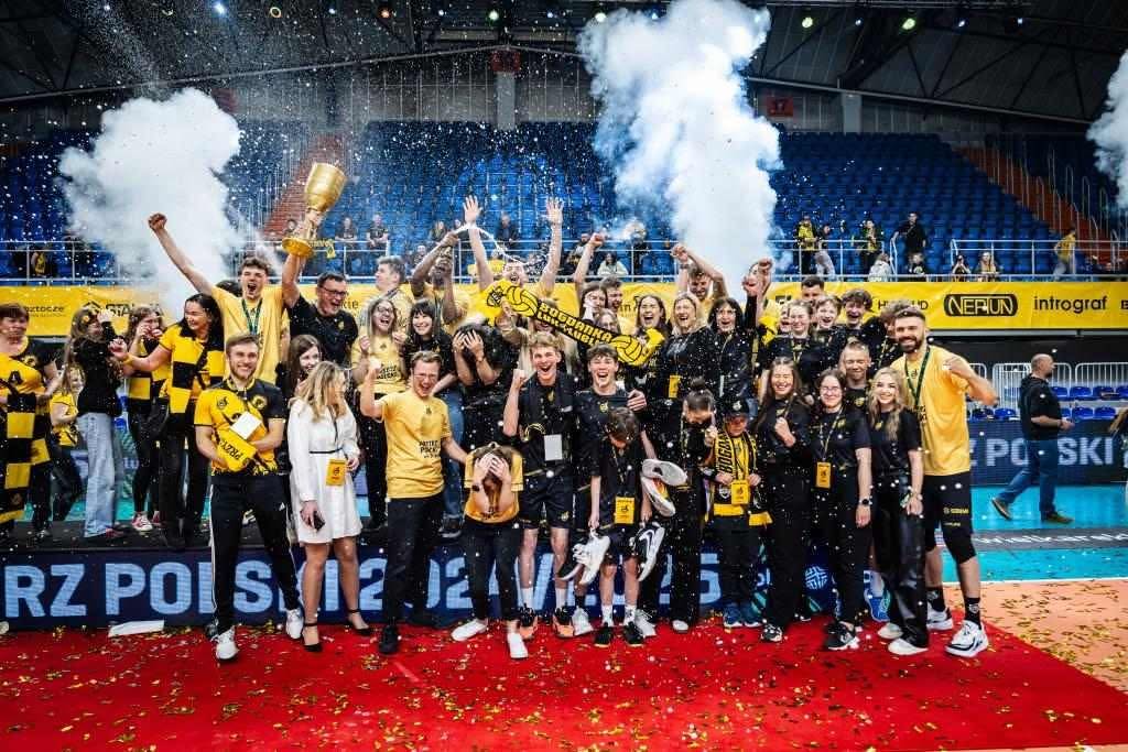 Players, staff and volunteers of Bogdanka LUK Lublin celebrate the PlusLiga championship title with the trophy in the arena